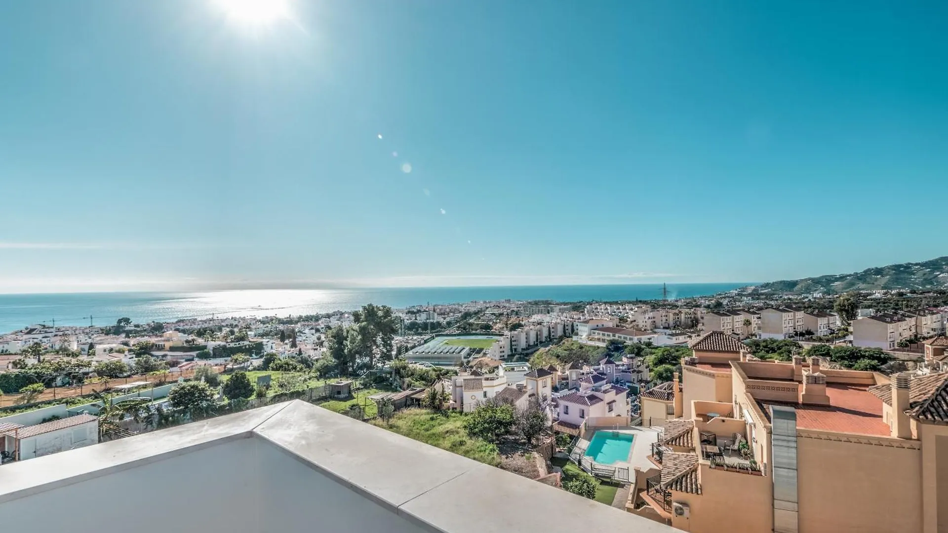 Modern Townhouse With 3 Terraces, Pool And Views Βίλα Nerja 0*,