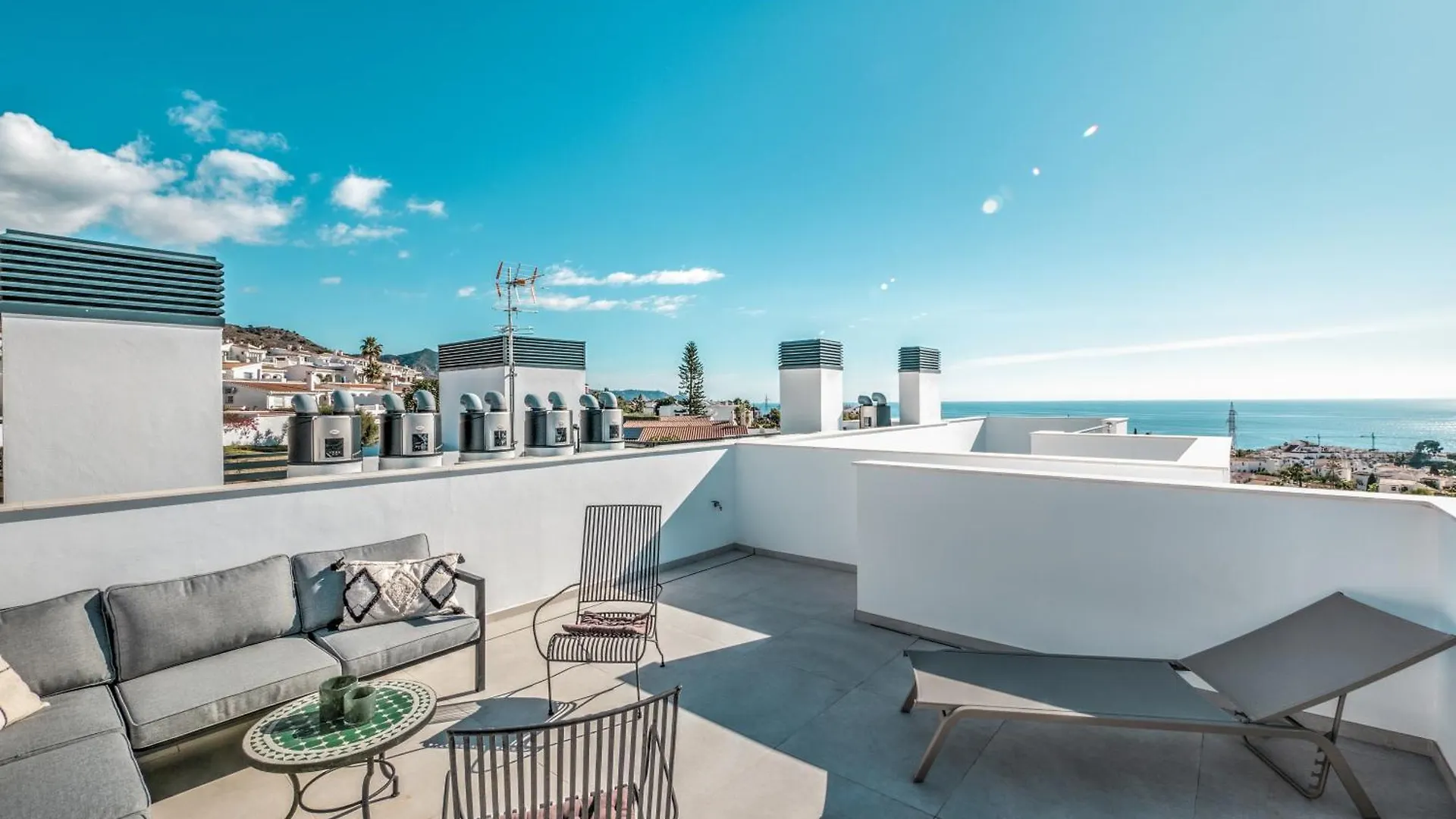 Modern Townhouse With 3 Terraces, Pool And Views Βίλα Nerja Σπίτι διακοπών