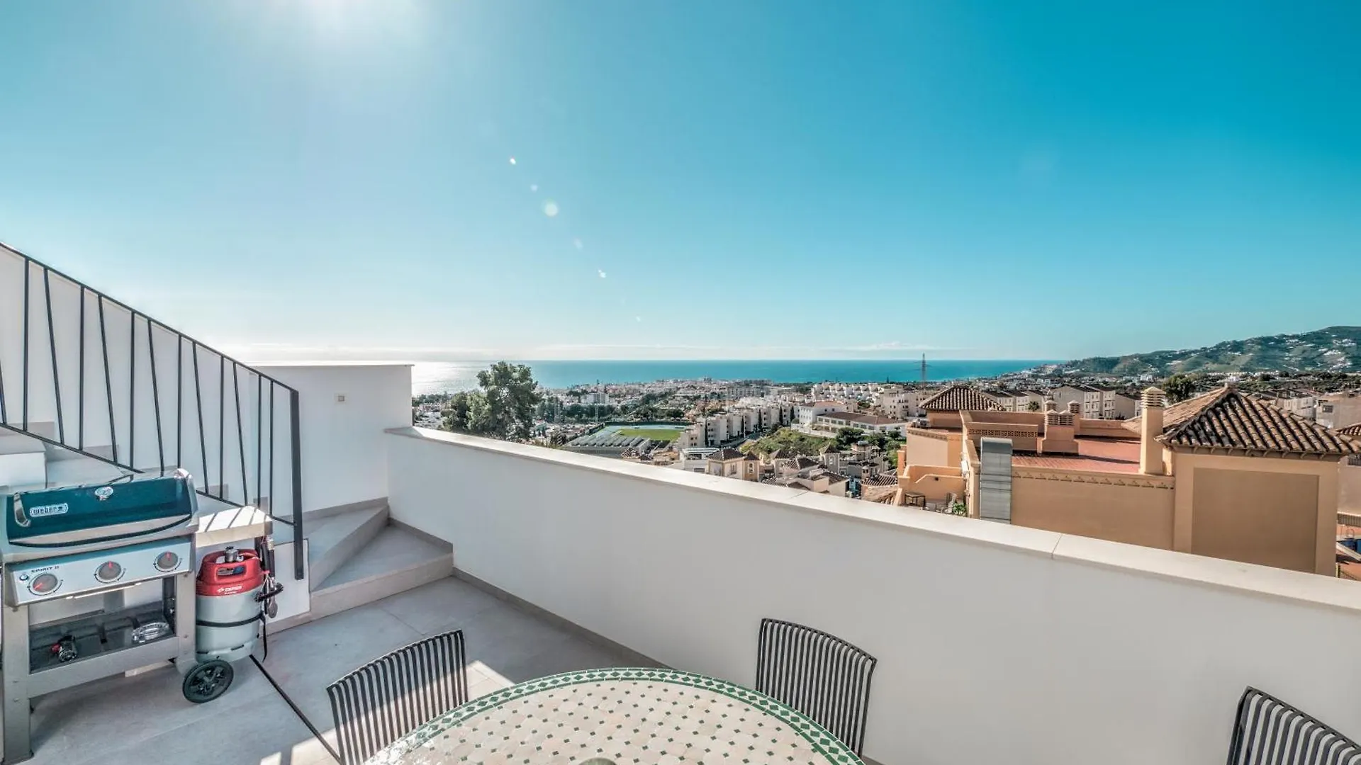 内尔哈Modern Townhouse With 3 Terraces, Pool And Views别墅