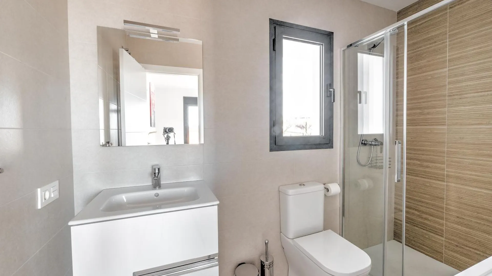 Modern Townhouse With 3 Terraces, Pool And Views Βίλα Nerja