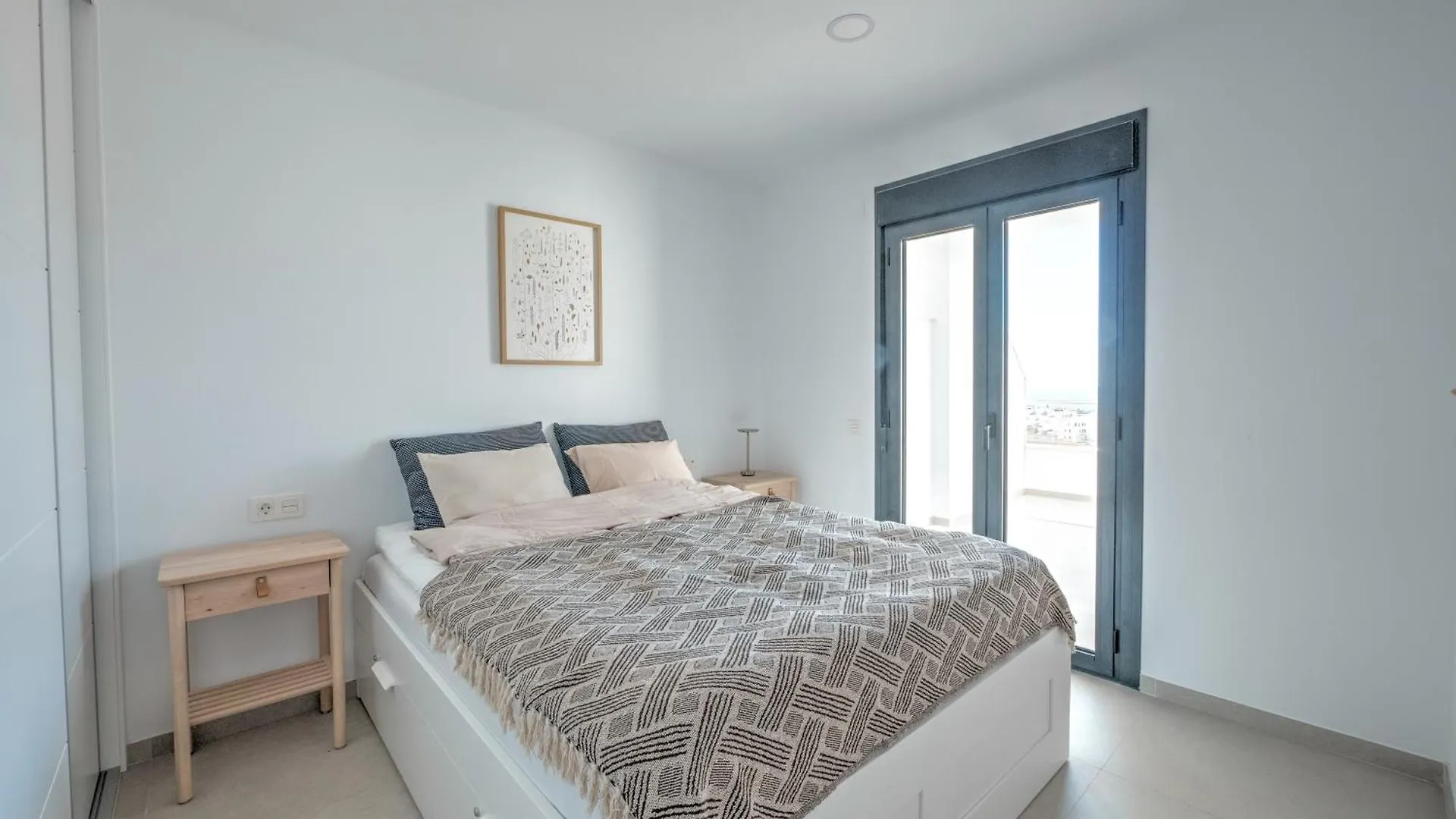 Villa Modern Townhouse With 3 Terraces, Pool And Views à Nerja Hébergement de vacances