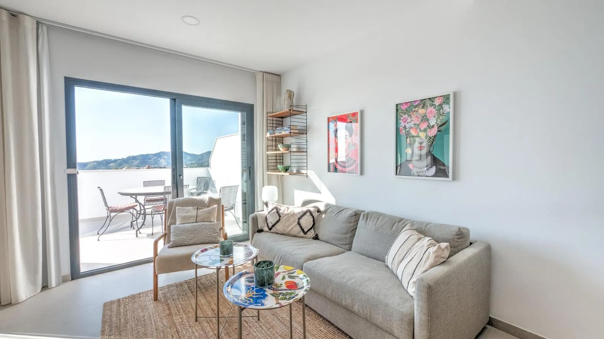 Hébergement de vacances Villa Modern Townhouse With 3 Terraces, Pool And Views à Nerja