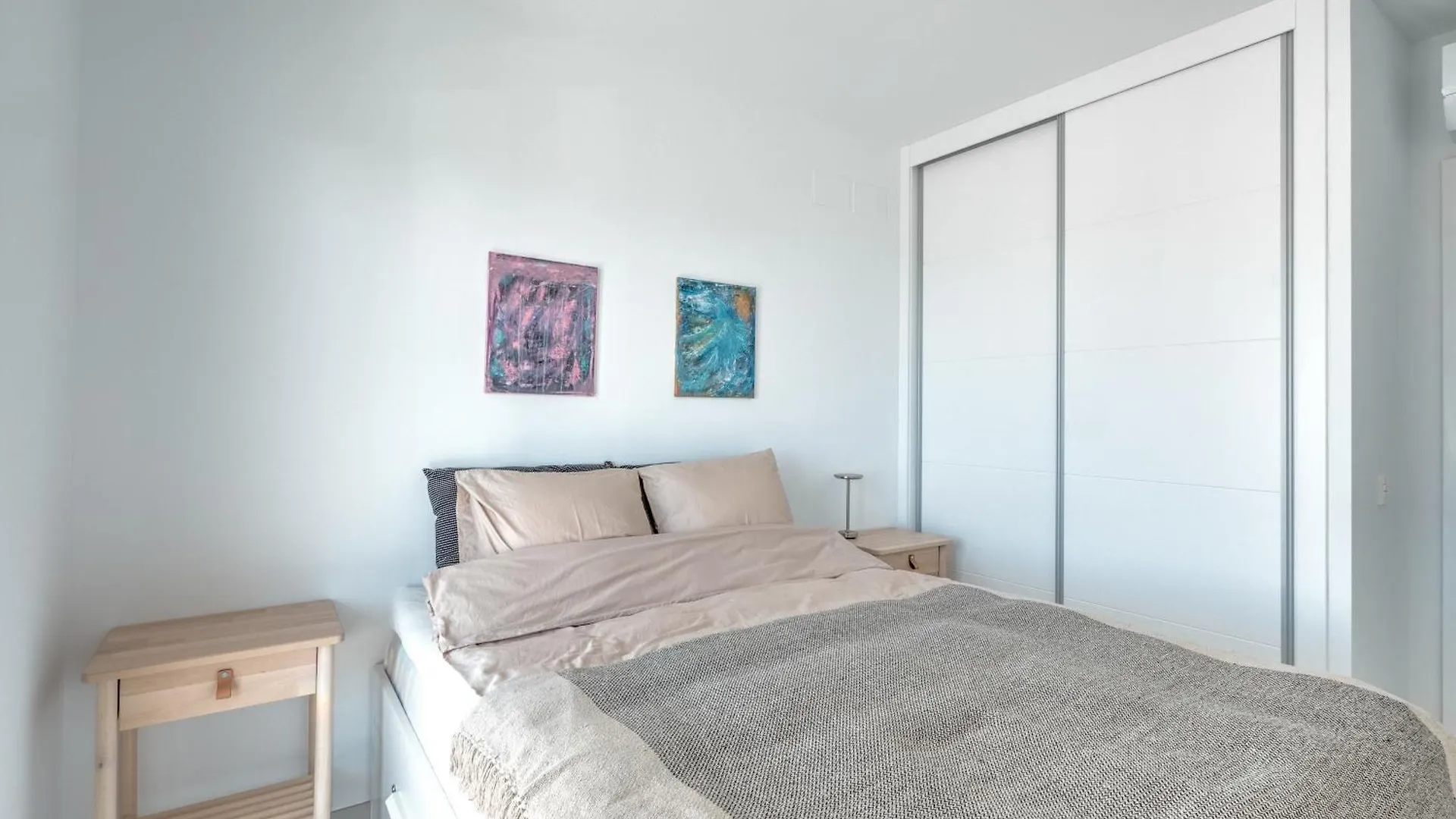 Semesterbostad Modern Townhouse With 3 Terraces, Pool And Views Villa Nerja