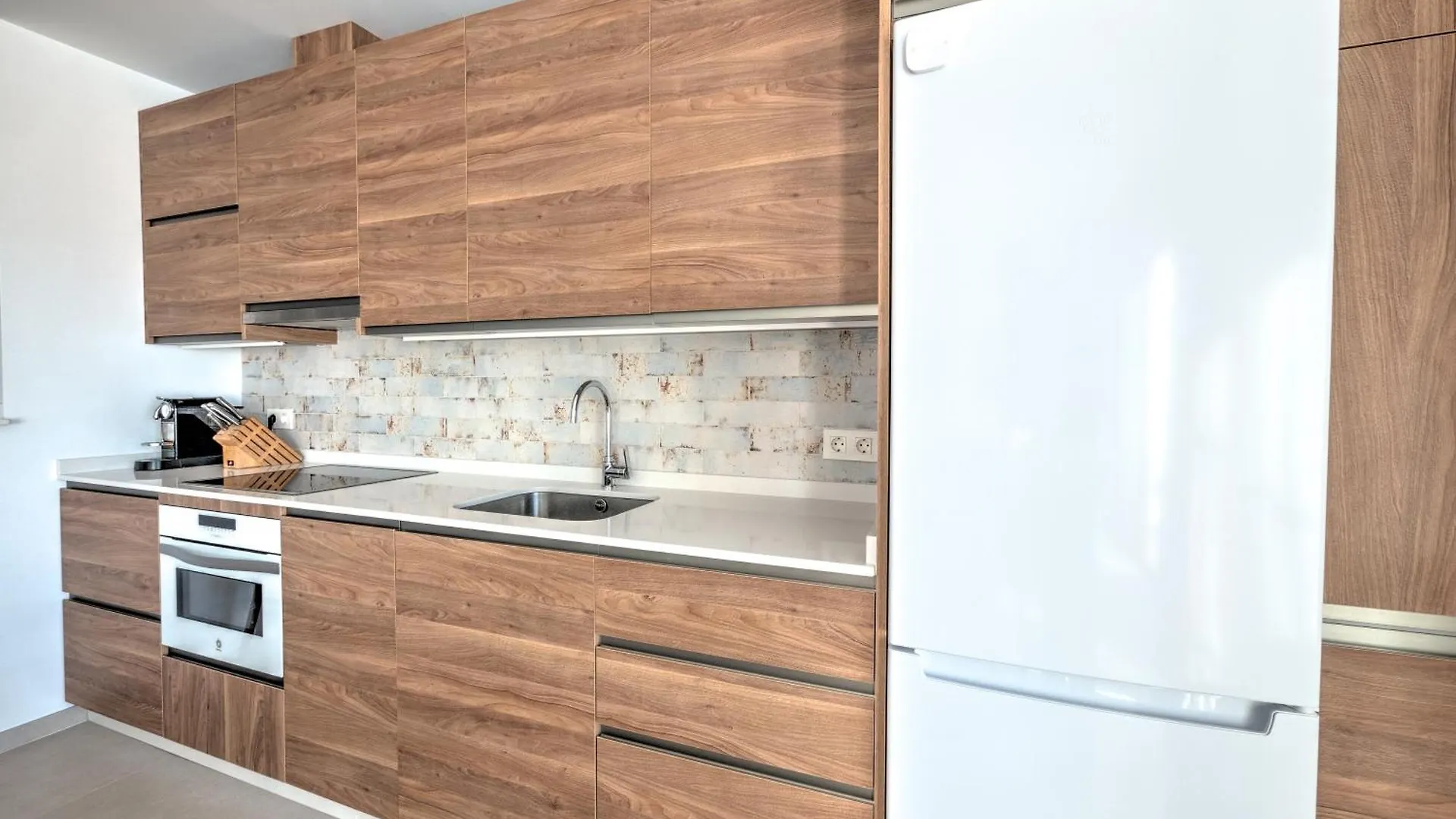 Semesterbostad Modern Townhouse With 3 Terraces, Pool And Views Villa Nerja Spanien